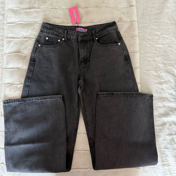 Edikted Raelynn Washed Low Rise Jeans - Picture 1 of 6
